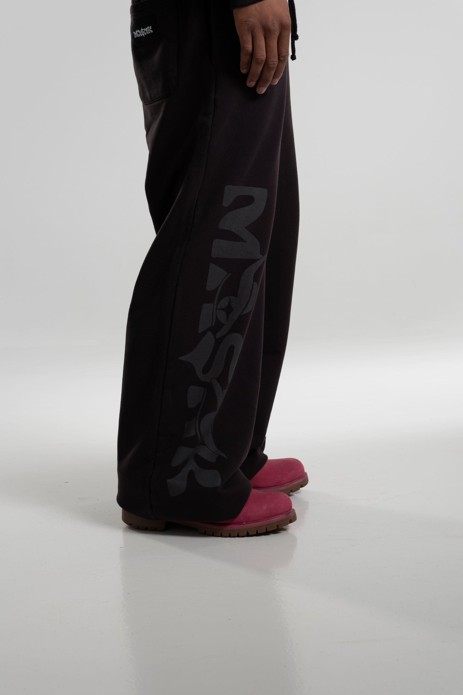 bas de jogging noir porté 